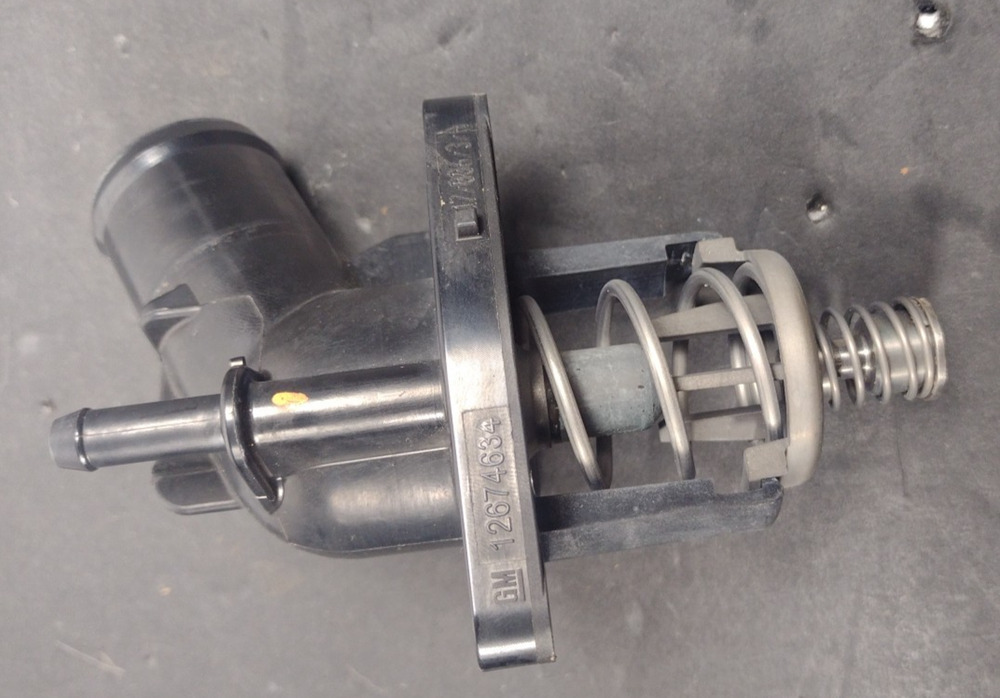 GM 12674634 Thermostat Housing, Outlet with Thermostat. Free Shipping